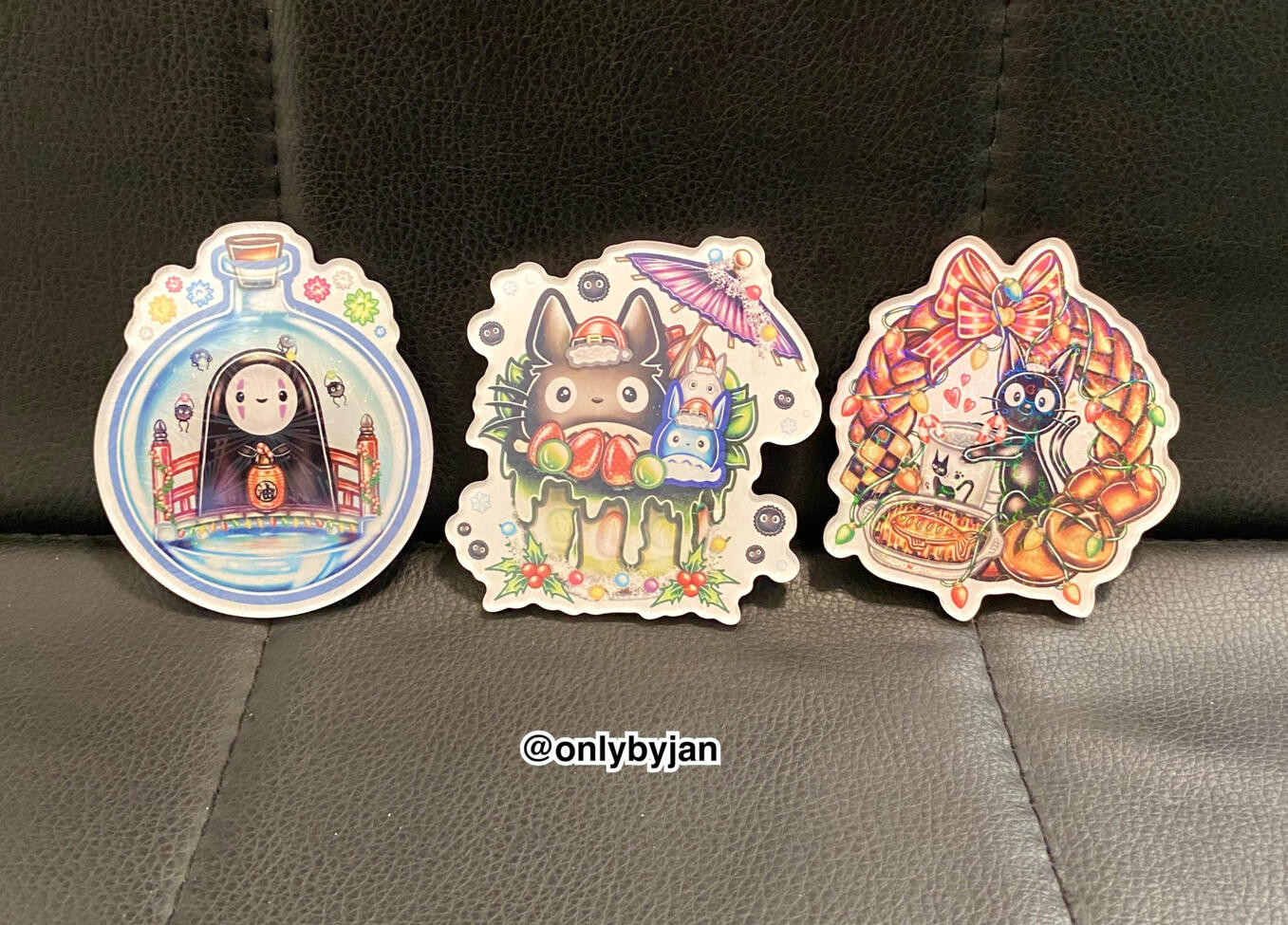 Holographic Xmas Magnets